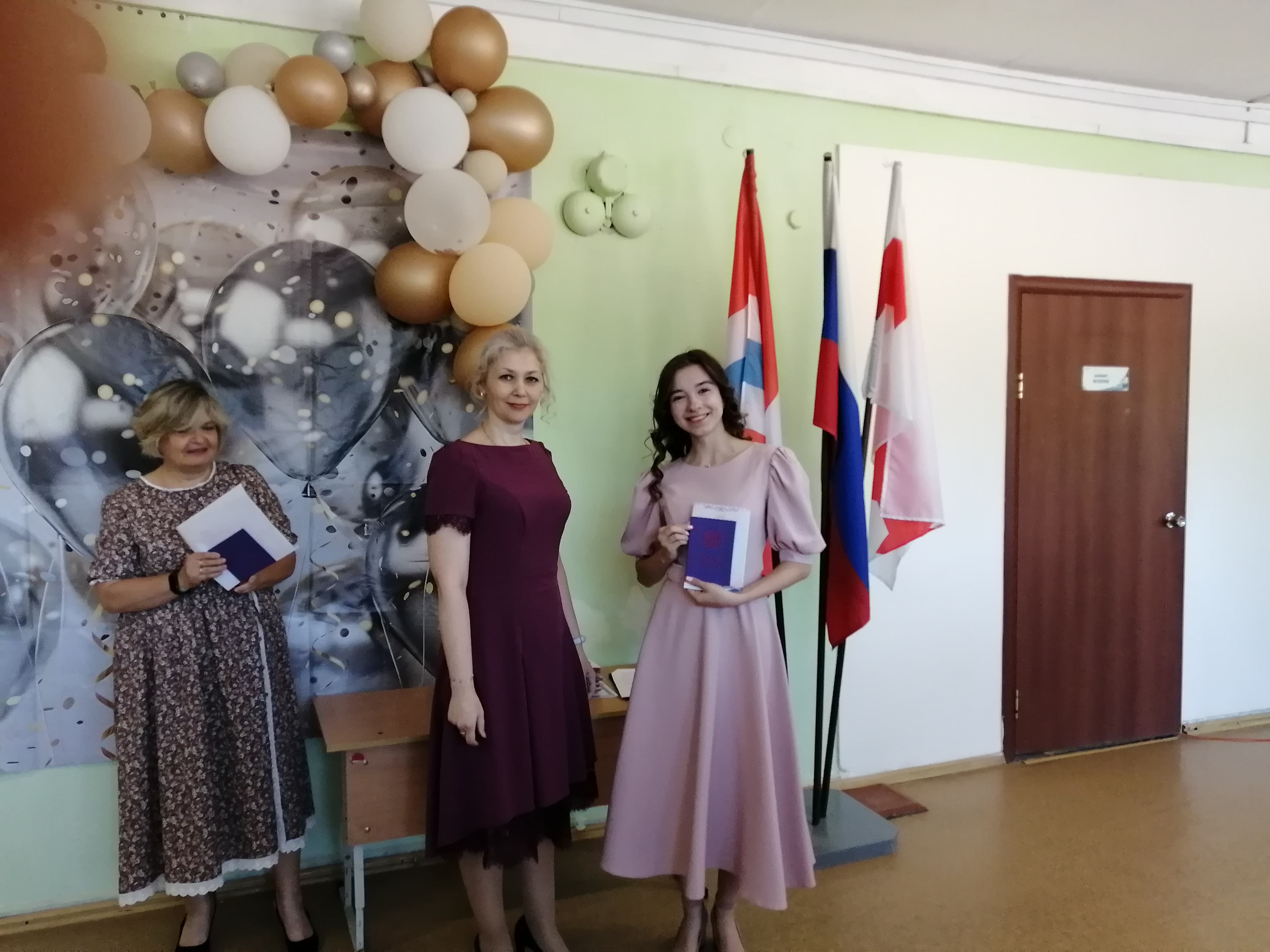 Торжественное вручение аттестатов выпускникам 9-х классов.